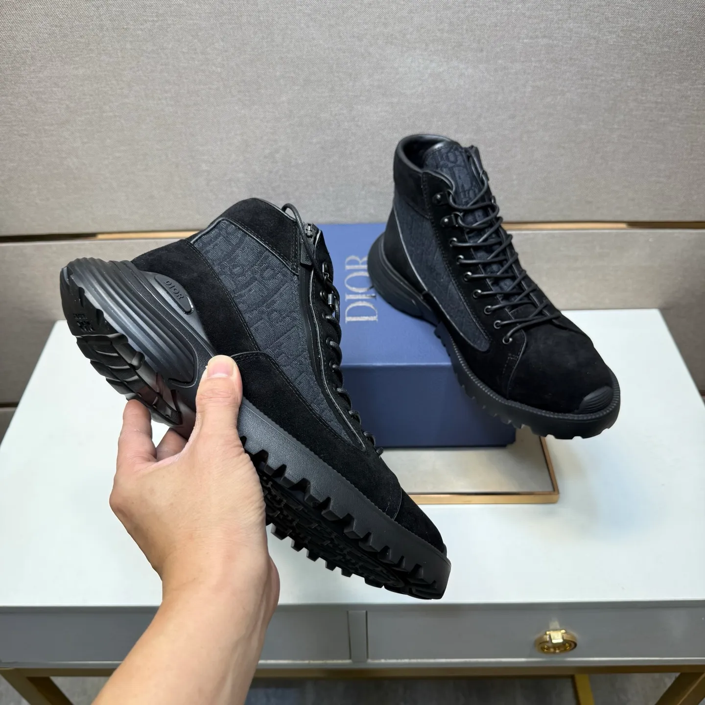 ⬛️Men's shoes 💰p580 [Dior~] Men's casual high-top shoes 2025z cabinet sales simultaneously 🔶Size: 39-44 #️⃣ 🔷2 colors🔜The upper is made of multi-material splicing➕Genuine leather lining, comfortable and breathable, sole: original comfortable and wear-resistant outsole, ⚠️Real shot📱Photographed🎬The real thing is better📢📢📢